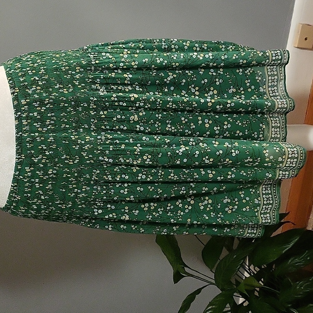 Max Studio Green Floral MINI  Skirt